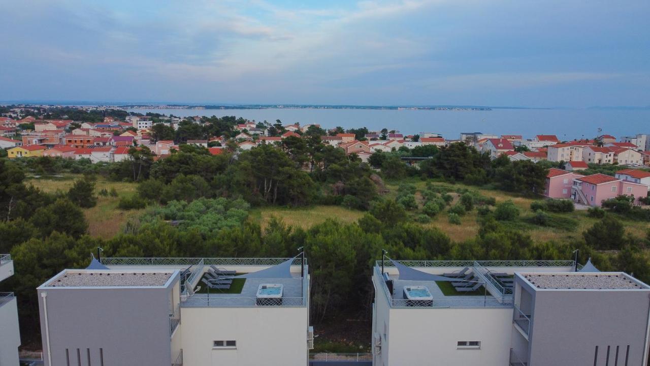 Number One Apartments Vir Eksteriør billede