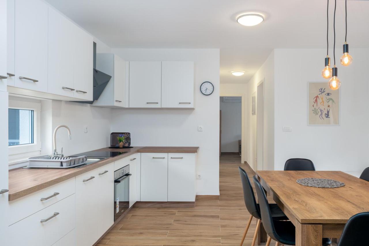 Number One Apartments Vir Eksteriør billede
