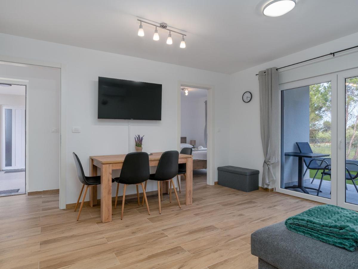 Number One Apartments Vir Eksteriør billede